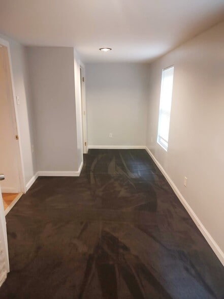 Bedroom 1 - 5445 N George Street Ext