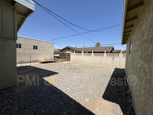 Building Photo - 1386 Lakeside Dr