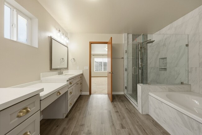 Building Photo - 3 bed 2.5 bath updated home in Tumwater School District - 2300 sq.ft. - fenced back yard.