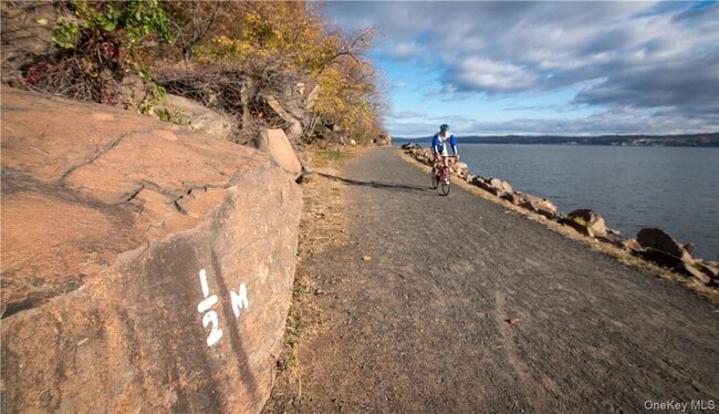 Building Photo - 716 Sierra Vista Ln