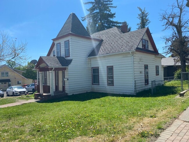 Building Photo - 322 College Ave