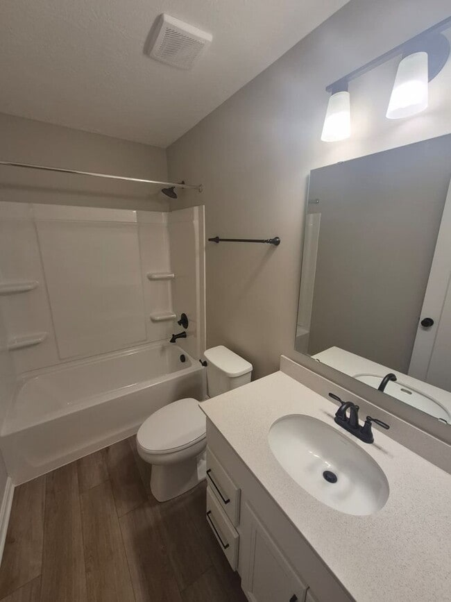 Building Photo - 568 Foxhill Dr