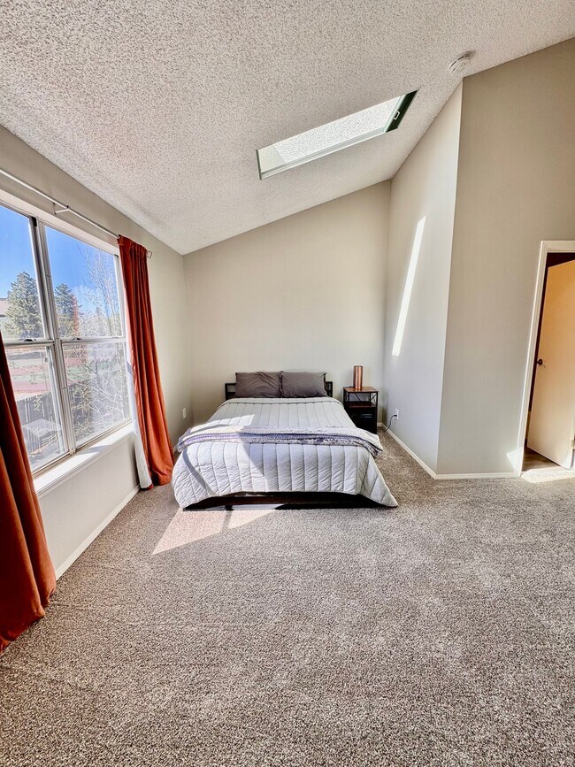 Building Photo - 4633 S Crystal Way