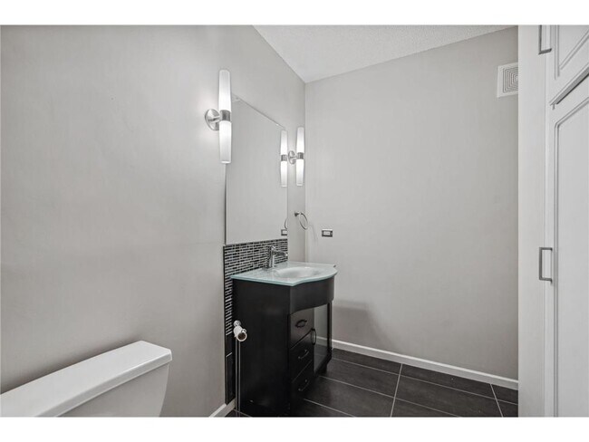 Building Photo - 675 N 1st St