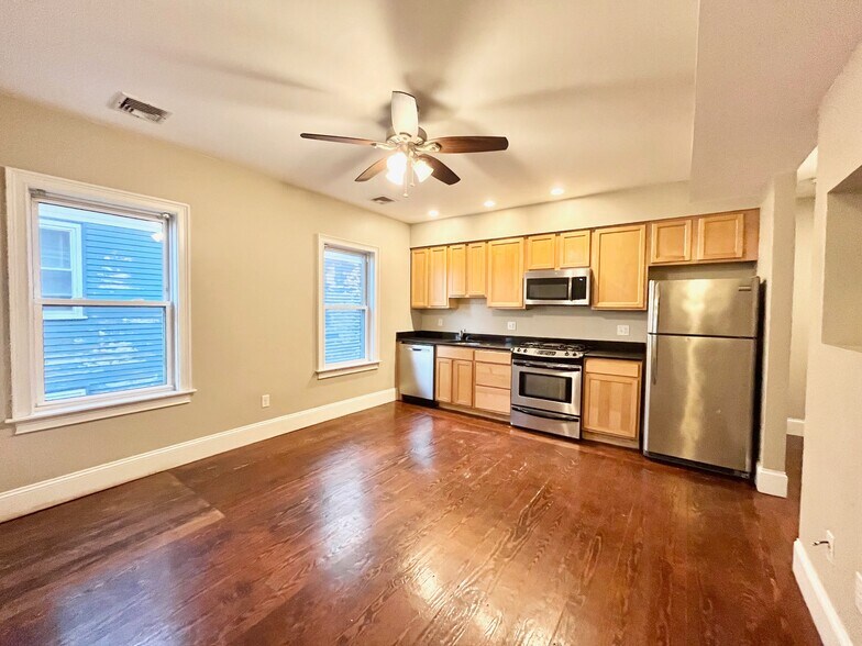 Building Photo - 180 Hillside St