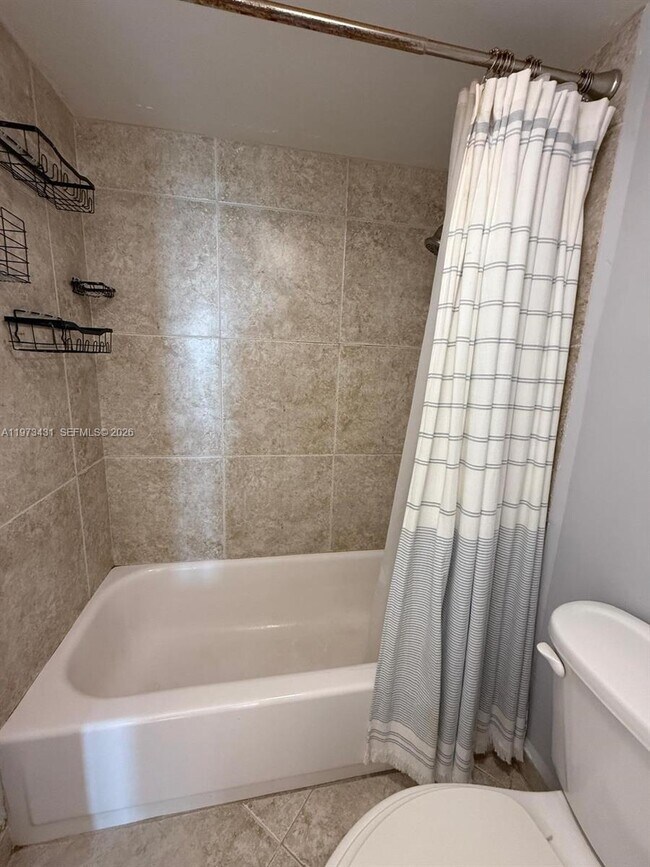 Building Photo - 100 Bayview Dr