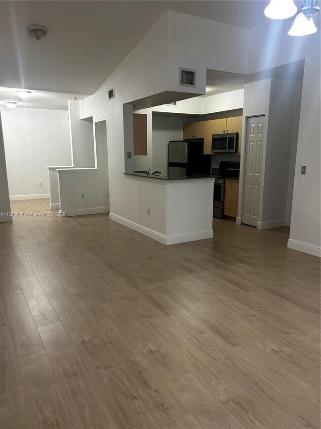 Building Photo - 2549 Centergate Dr