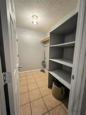 Building Photo - 7904 Fox Chase Dr