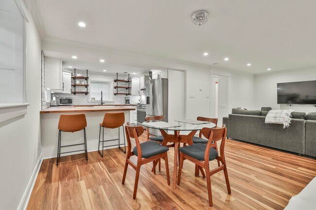 Building Photo - 410 Thornton Ln