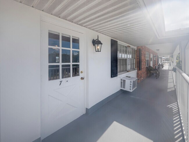 Building Photo - 143 Yacht Club Dr