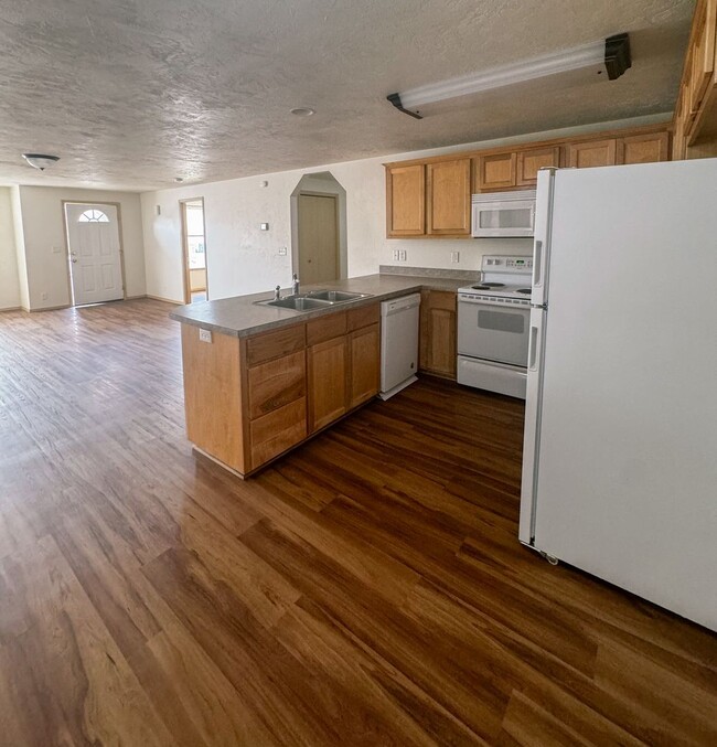 Building Photo - 824eri