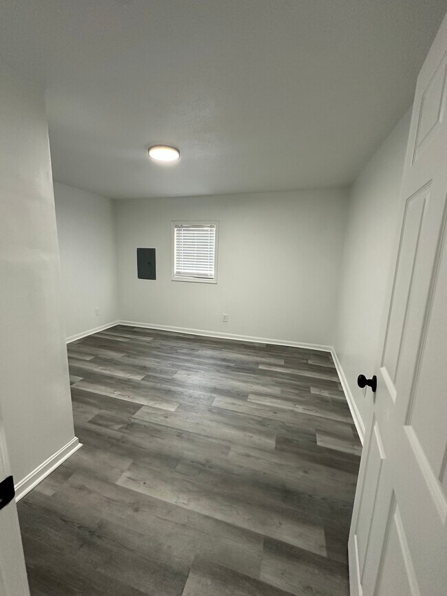 Building Photo - 3018 Alice Ave