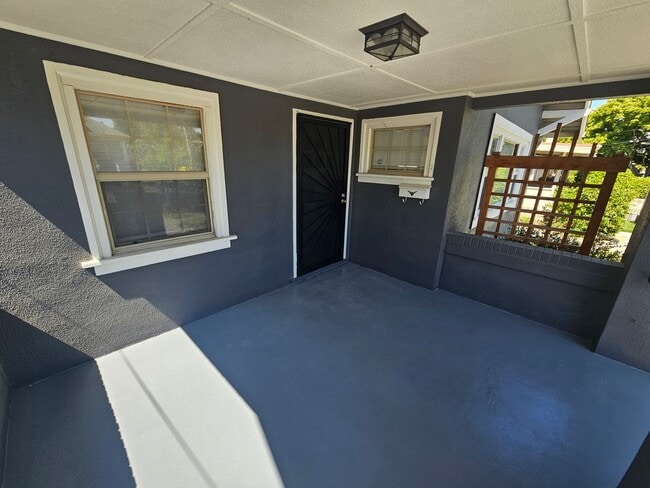 Building Photo - San Leandro Home w/ In-Law Unit: Perfect f...