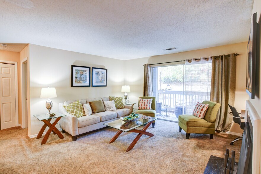 Building Photo - Highland Oaks