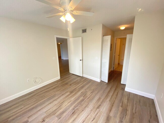 Building Photo - 4155 N Haverhill Rd