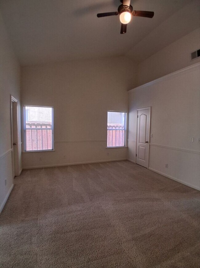 Building Photo - Desirable Clovis Single-Level Home: 3-bedroom, 2-bathroom