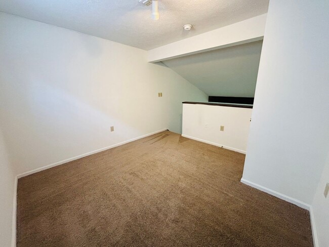 Building Photo - Studio 1 Bath with Loft Condo