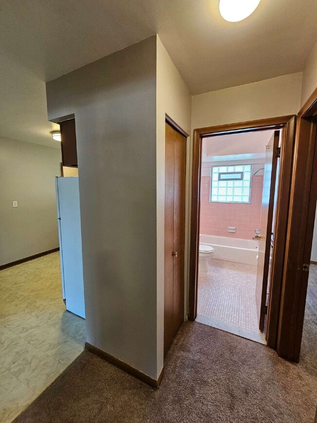 Building Photo - 2 Bedroom, 2 Bath Duplex, Huge Basement with 2-Car Garage – St. Clair Shores