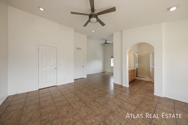 Building Photo - 5716 S 30th Ln