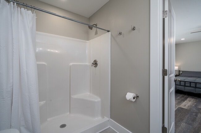 Primary Bathroom - 1800 Cumberland Trce