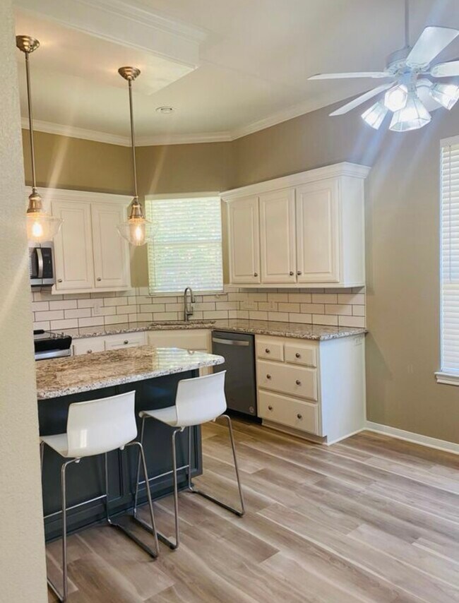 Building Photo - 3816 Whispering Oaks