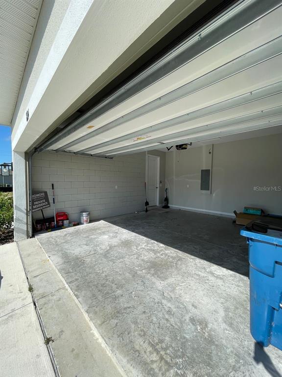 Building Photo - 824 Blue Creek Dr