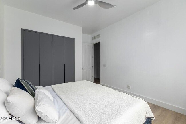 Building Photo - 11312 E Greenway Rd