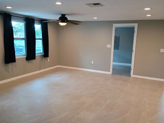 Building Photo - 6737 Udell Ln