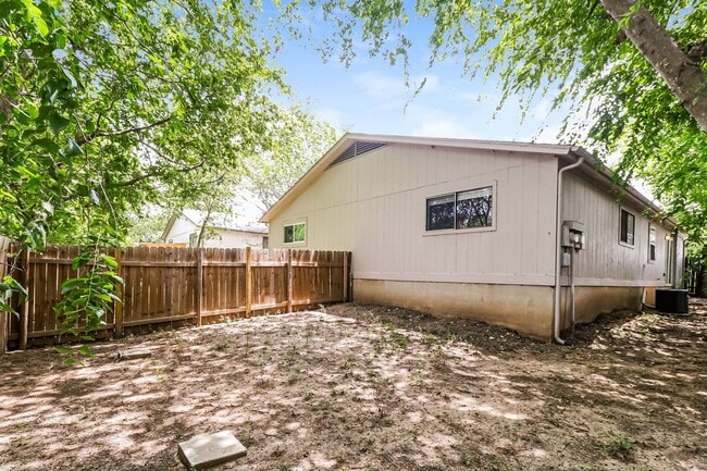 Building Photo - 6710 Wentworth Dr