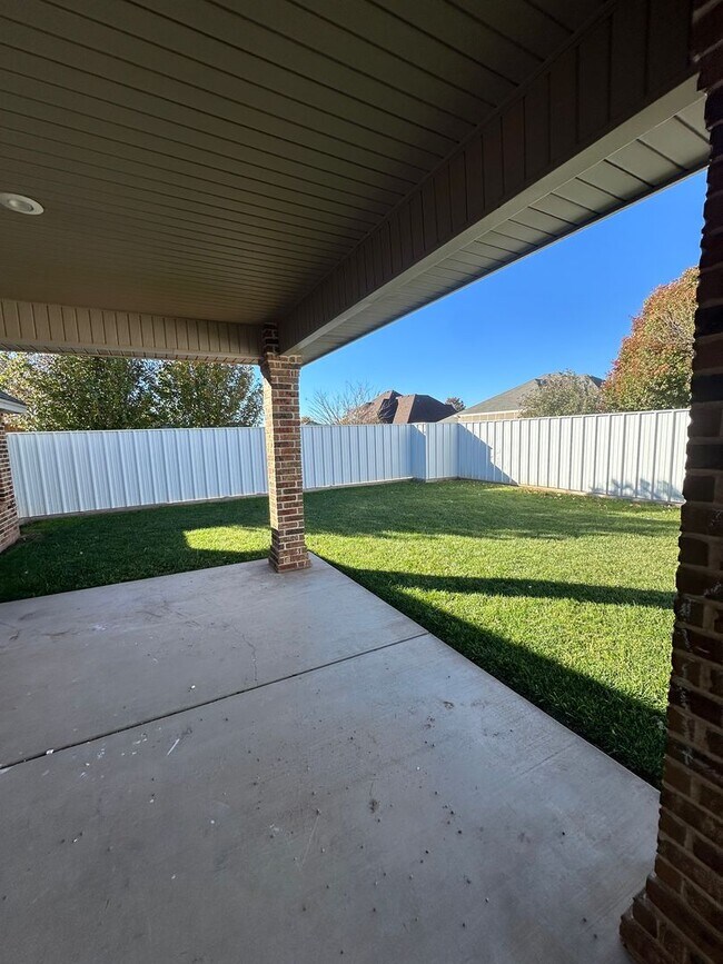 Building Photo - Stunning 4 Bed Home! 3 Car garage ! Mesa School District!