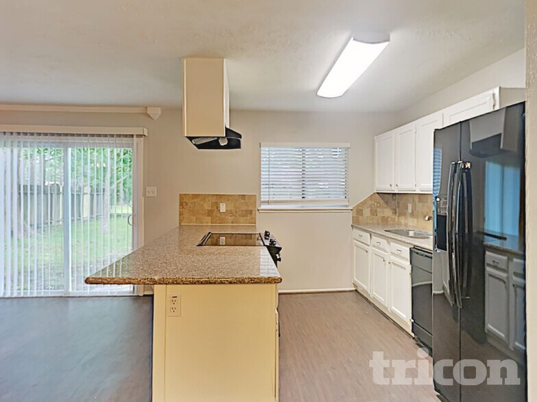 Building Photo - 2655 Lark