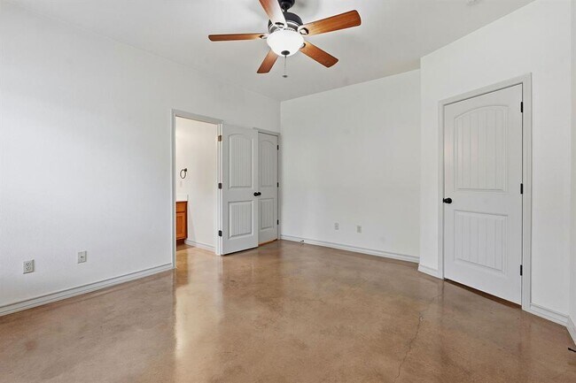 Building Photo - 10215 Twin Lake Loop