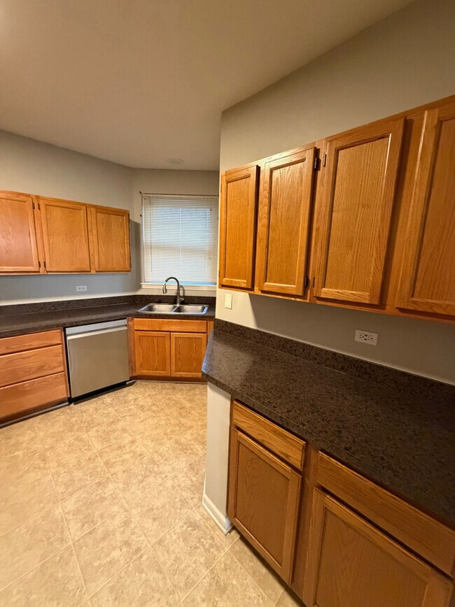Building Photo - 1216 Tennyson Ln