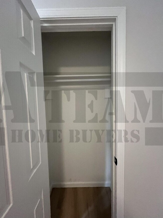 Building Photo - Beautifully updated 3-bedroom, 2-bathroom