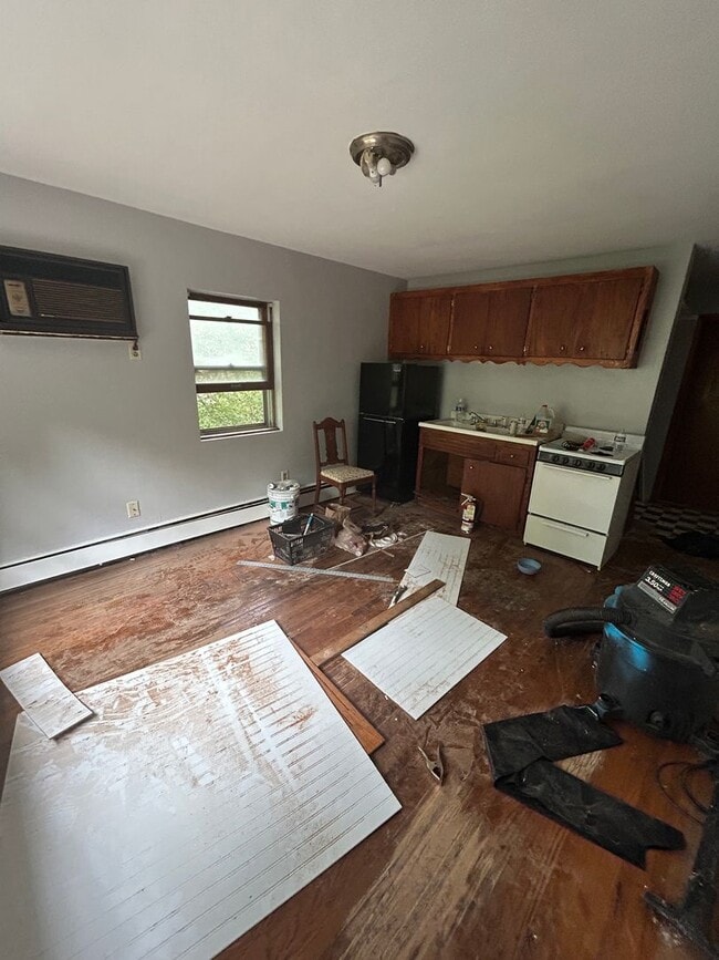 Building Photo - 1 Bedroom 1 Bath in Maplewood  HEAT INCLUDED