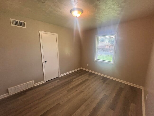 Building Photo - 3021 Ashwood St