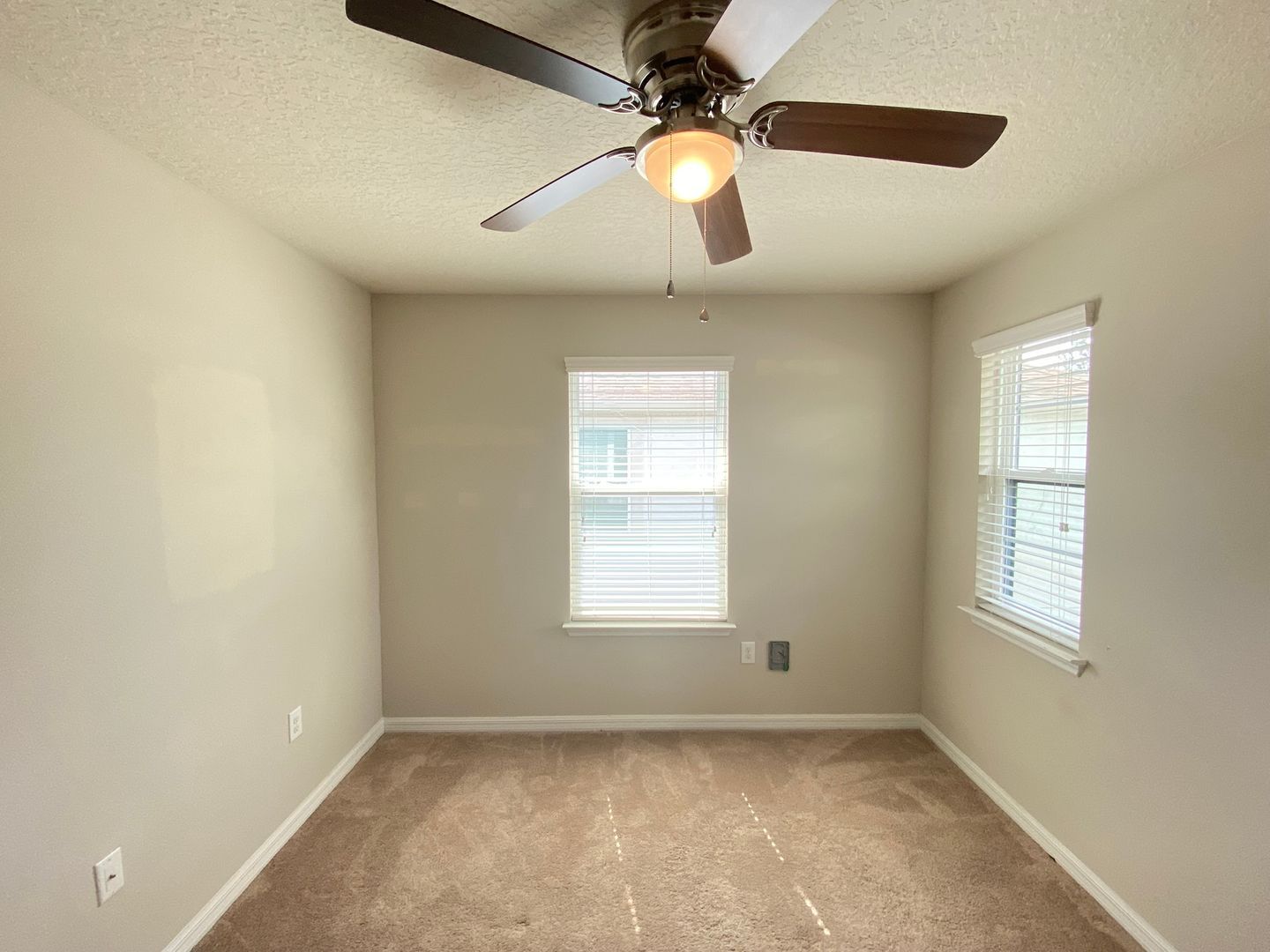 Building Photo - 3Bdrm 2.5 Bath 2-Car garage ---- Tapestry ...