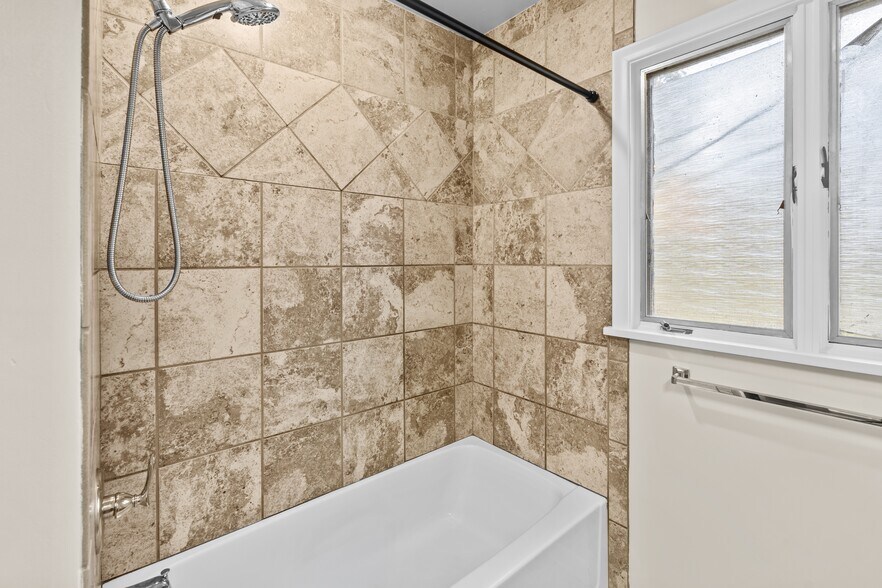 Building Photo - 3735 Heatherdowns Blvd