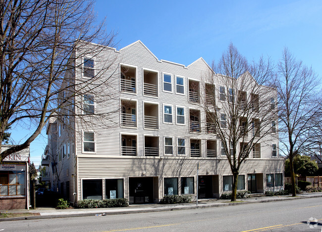 Building Photo - Cali Apartments in West Seattle!