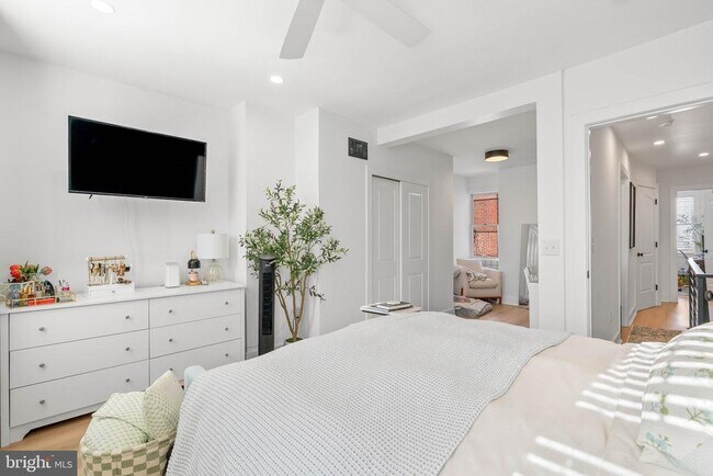 Building Photo - 1743 McClellan St