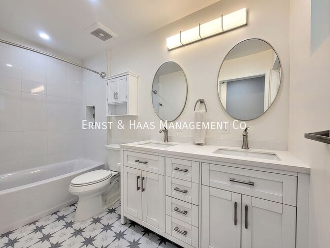 Building Photo - Beautifully Remodeled 2 Bedroom Home with ...