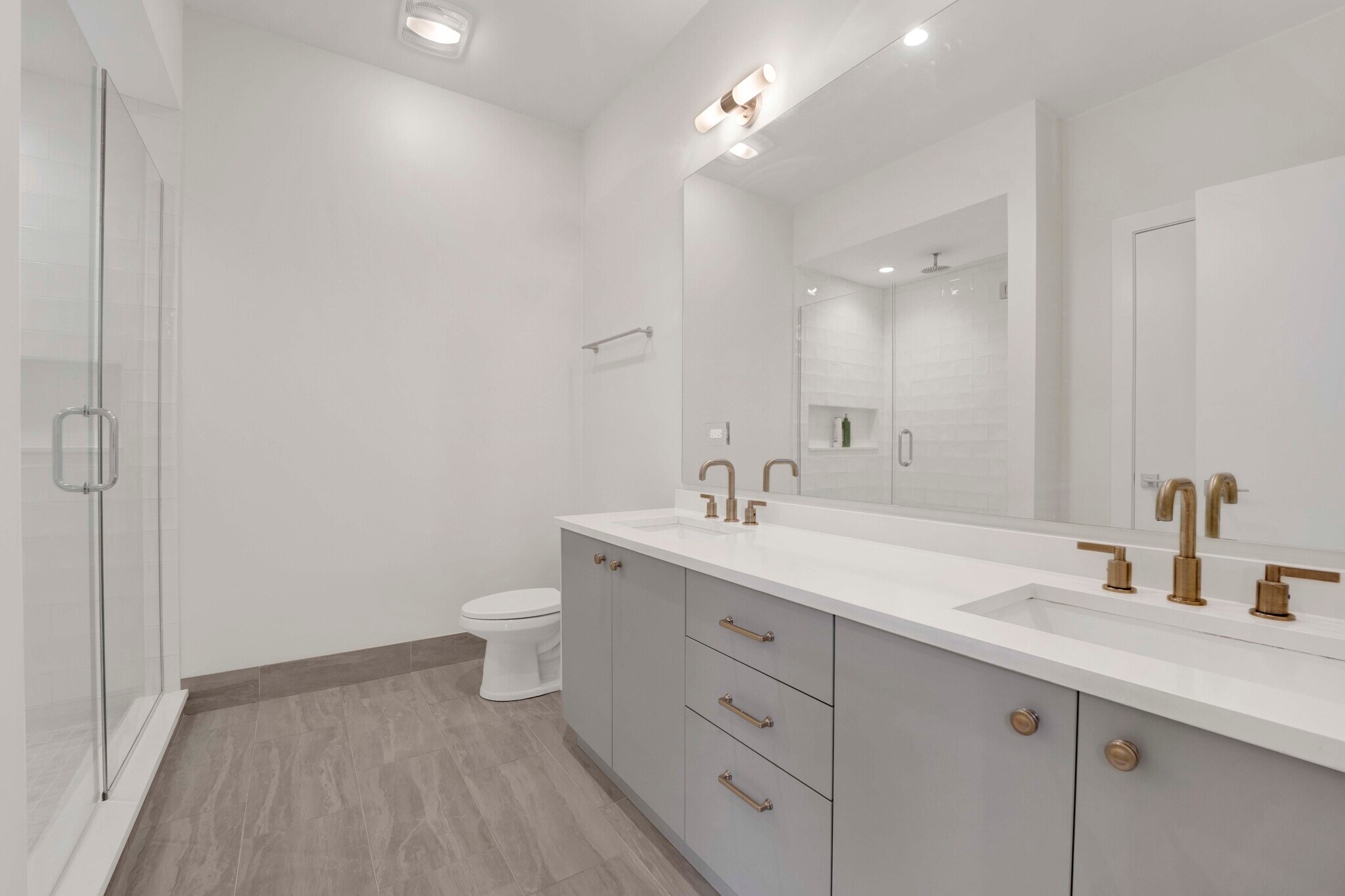 Building Photo - 4024 N Lincoln Ave