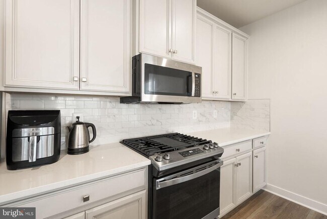 Building Photo - 46294 Mount Milstead Ter