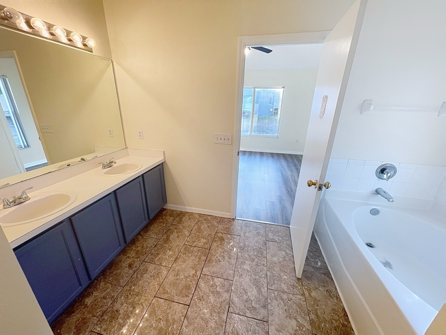 Building Photo - 12820 Longcrest Dr