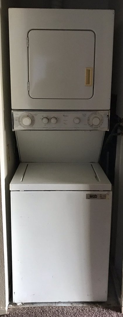 Building Photo - BEAUTIFUL 2 BEDS 1 1/2  BATHROOM APARTMENT PLUS 1 CAR GARAGE MLOVE IN SPECIAL