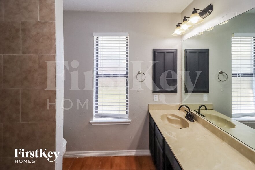 Building Photo - 4317 Coventry Dr