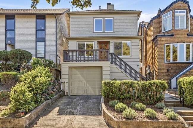 Building Photo - 31 Acacia Ave