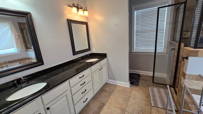 Building Photo - 103 Clarissa Dr