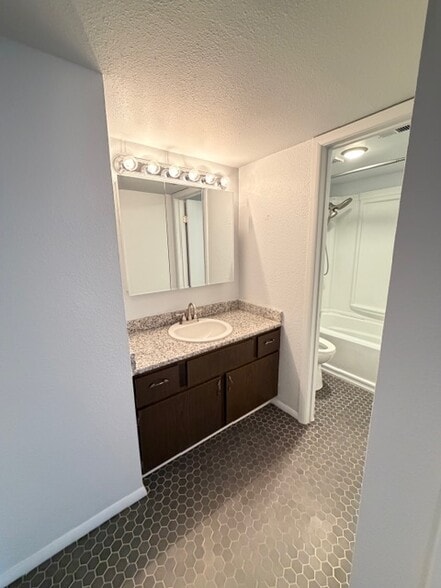 Building Photo - 3121 S Tamarac Dr
