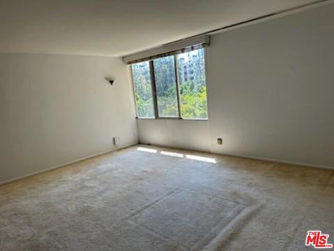 Building Photo - 2160 Century Pk E